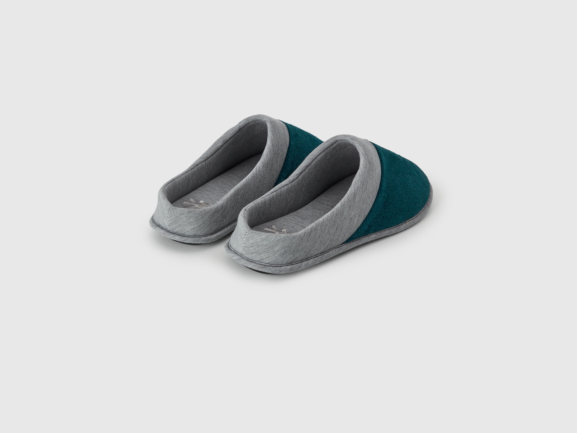 SLIPPERS image number 3